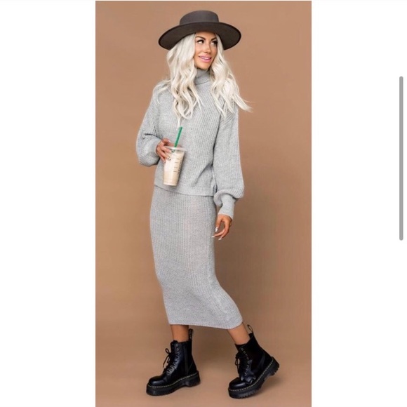 𝓢𝓞𝓛𝓓 NYC Knit Set - Picture 2 of 4